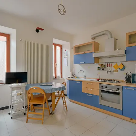 Guesthost - Sunset View - Cozy Studio-apt شقة مانارولا
