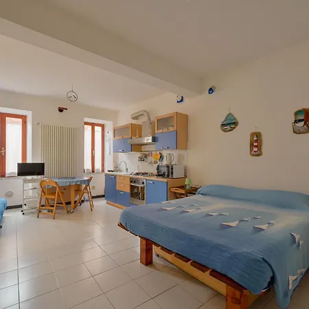 Guesthost - Sunset View - Cozy Studio-apt مانارولا