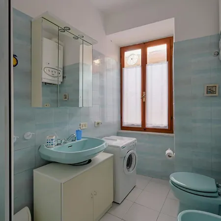 Guesthost - Sunset View - Cozy Studio-apt شقة مانارولا