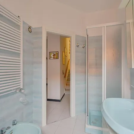 Guesthost - Sunset View - Cozy Studio-apt شقة مانارولا